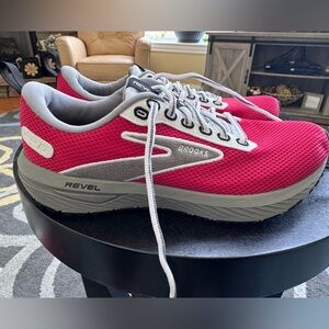 Brooks Women's Revel 6 Running Shoes in Red and Light Gray